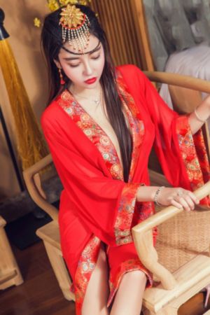 欧美比基尼遮副乳的泳衣_1080超清免费观看